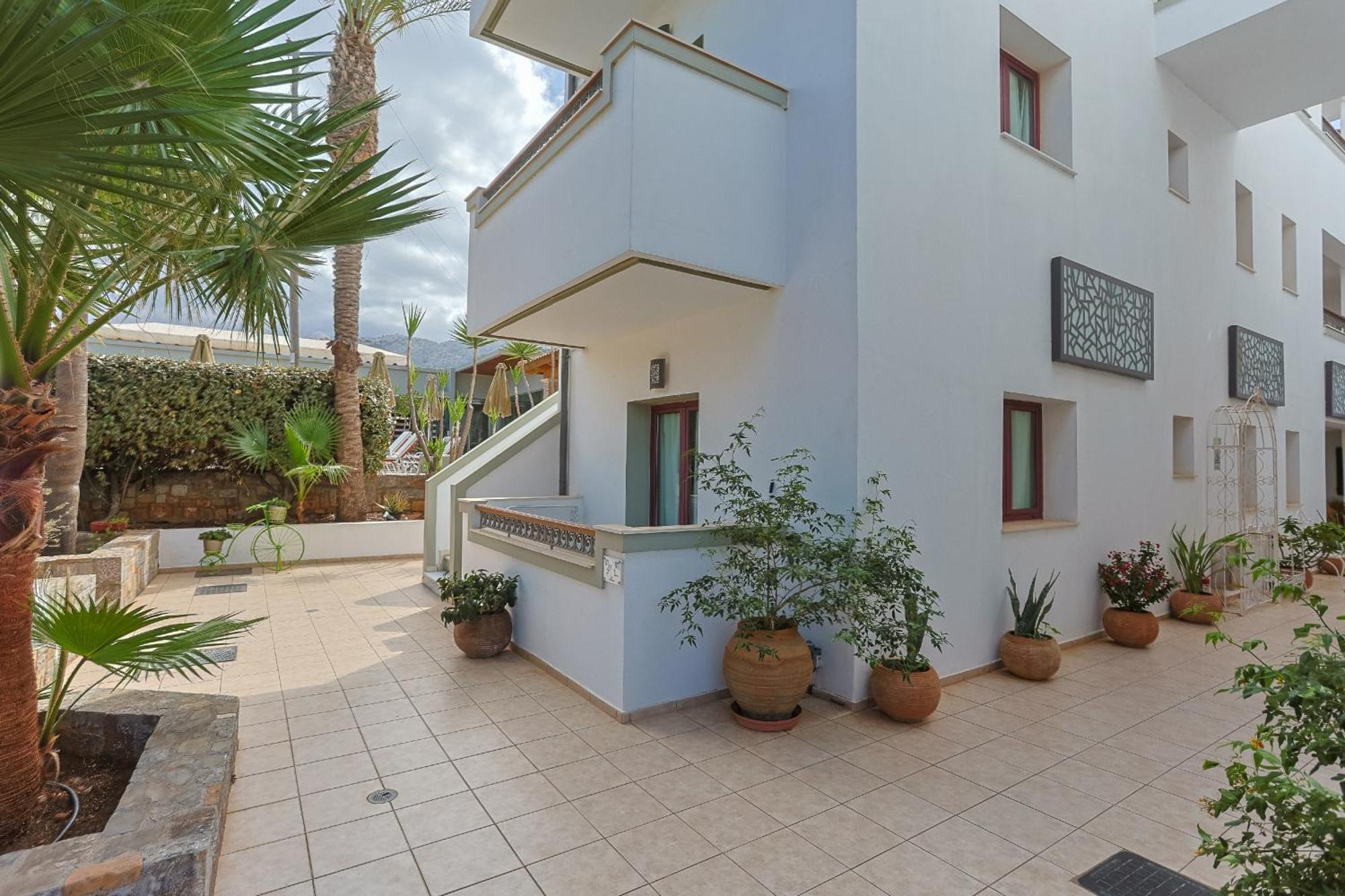 Bella Elena by Checkin Aparthotel Malia Exteriör bild